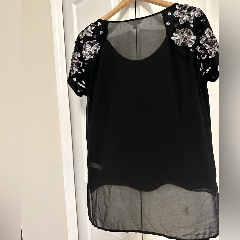 Decree sequins short sleeve top. Front lined, 100% polyester - Picture 2 of 9